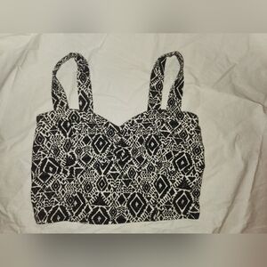 Mudd Black and White Geometric Top  Size Large